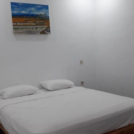 Mandalika Homestay Kuta  Luaran gambar
