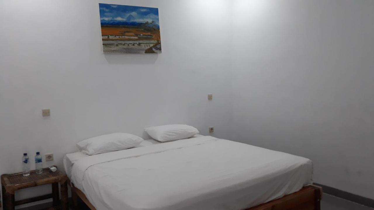 Mandalika Homestay Kuta  Luaran gambar