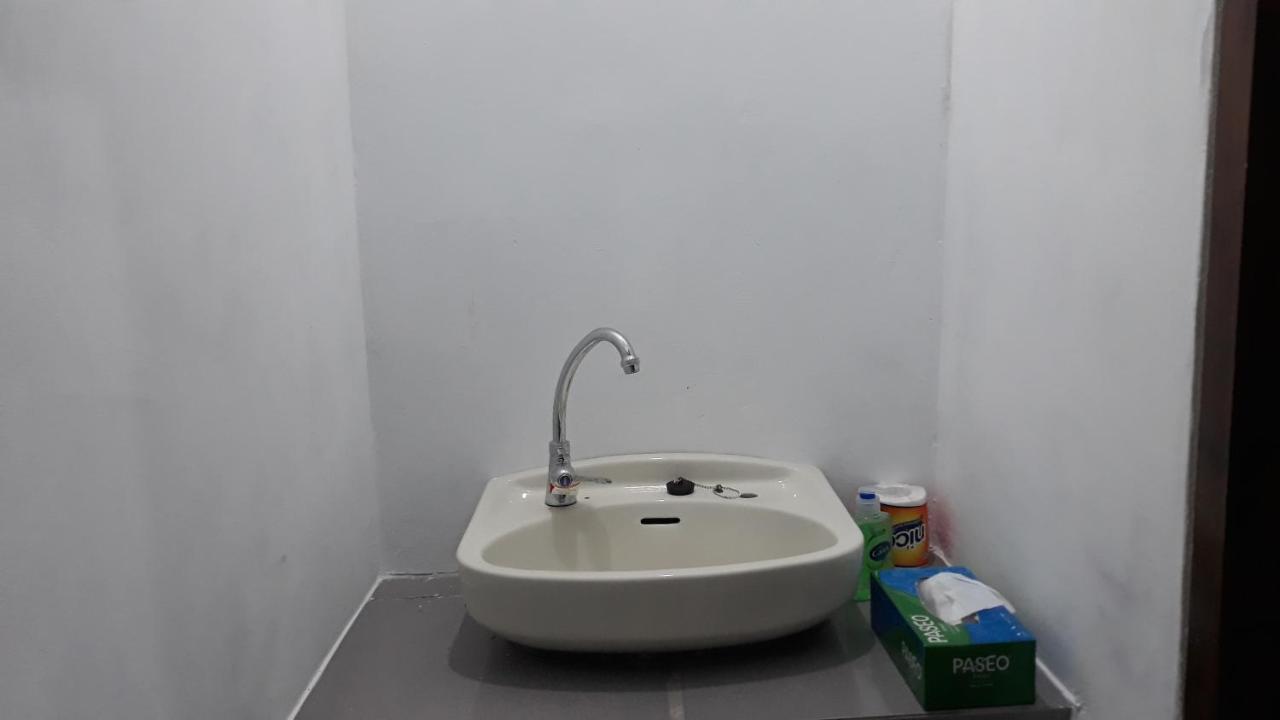 Mandalika Homestay Kuta  Luaran gambar