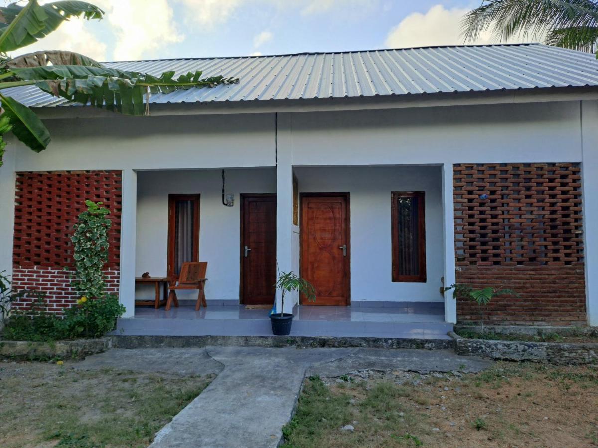 Mandalika Homestay Kuta  Luaran gambar